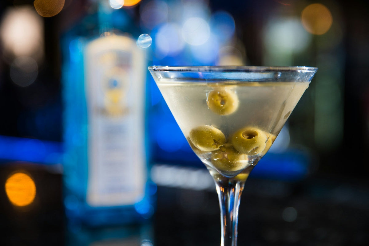 Dirty Martini Cocktail Recipe: A Briny, Ice-Cold Sip With Olive Oil
